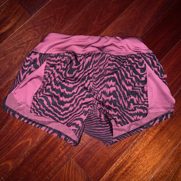 Nike Women's Striped Shorts - Picture 2 of 2